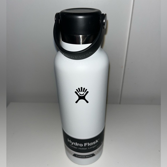 NWT Hydro Flask - Picture 4 of 6